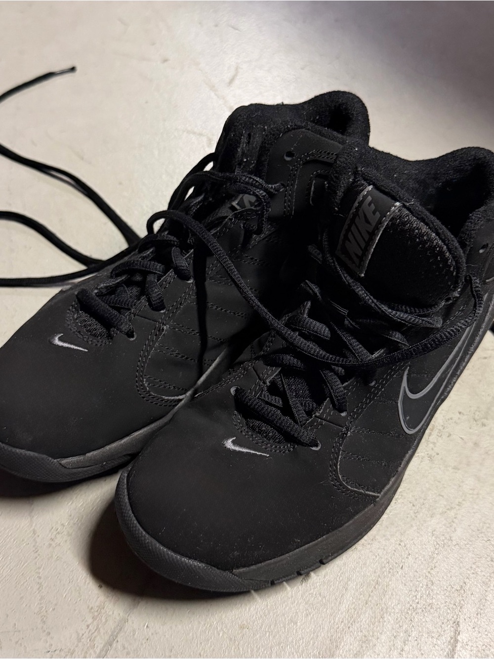 Nike Men’s Black Sneakers with Silver Swoosh Basketball Shoes